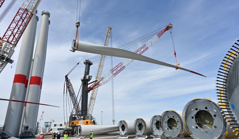 Éole, plateforme d'assemblage pour les éoliennes en mer de demain