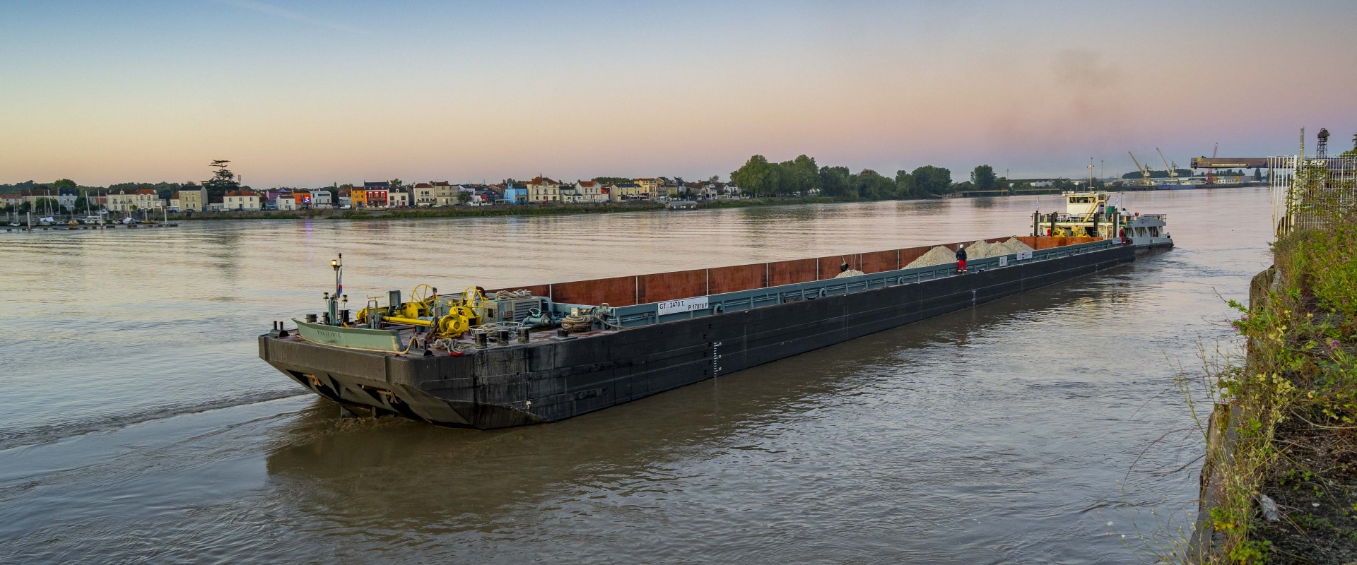 Nantes ‒ Saint Nazaire Port Goes Riverdating