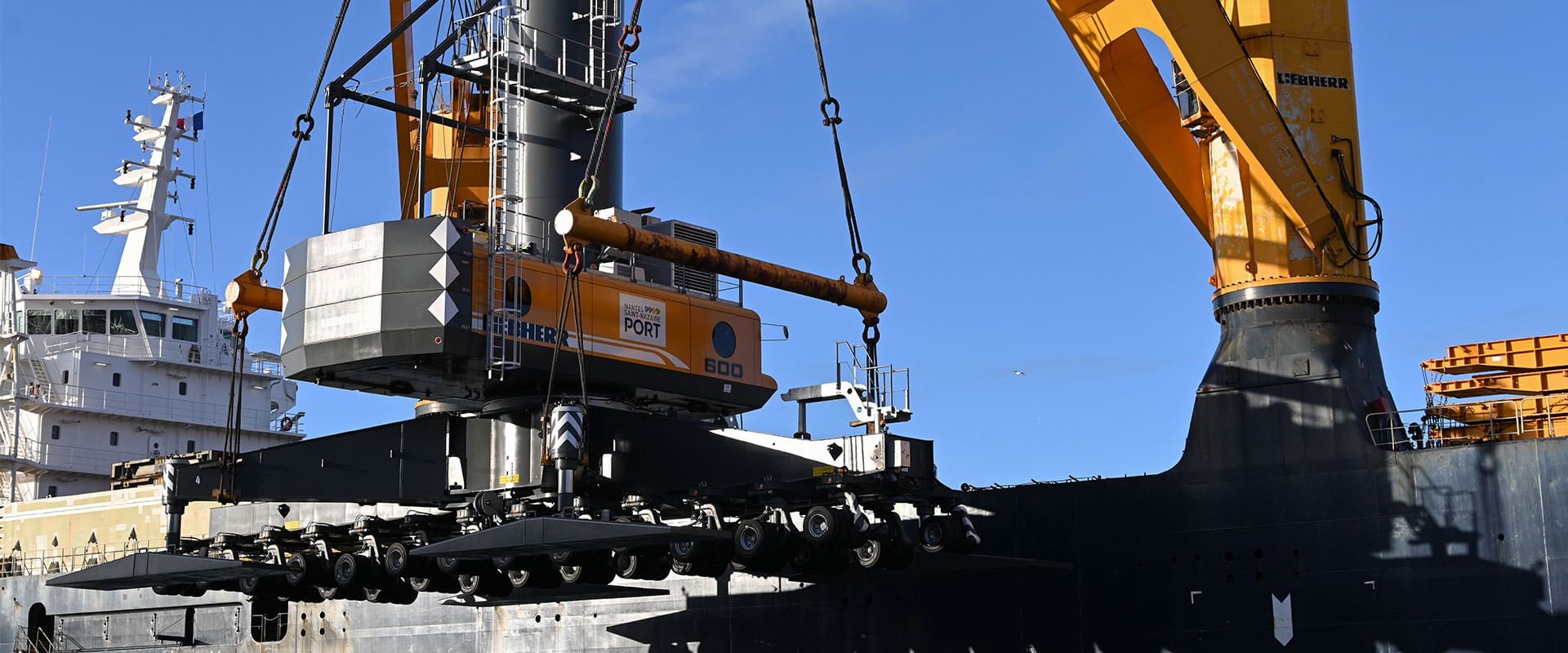 Trois grues destinées aux filières agroalimentaires, industrielles et EMR